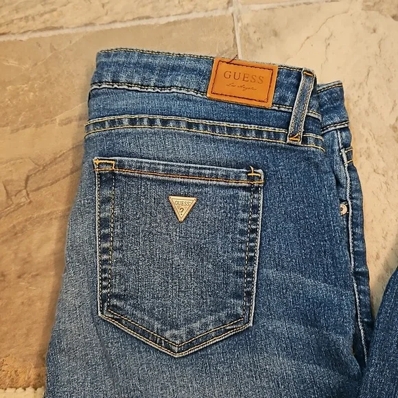 GUESS Jeans - Picture 2 of 3